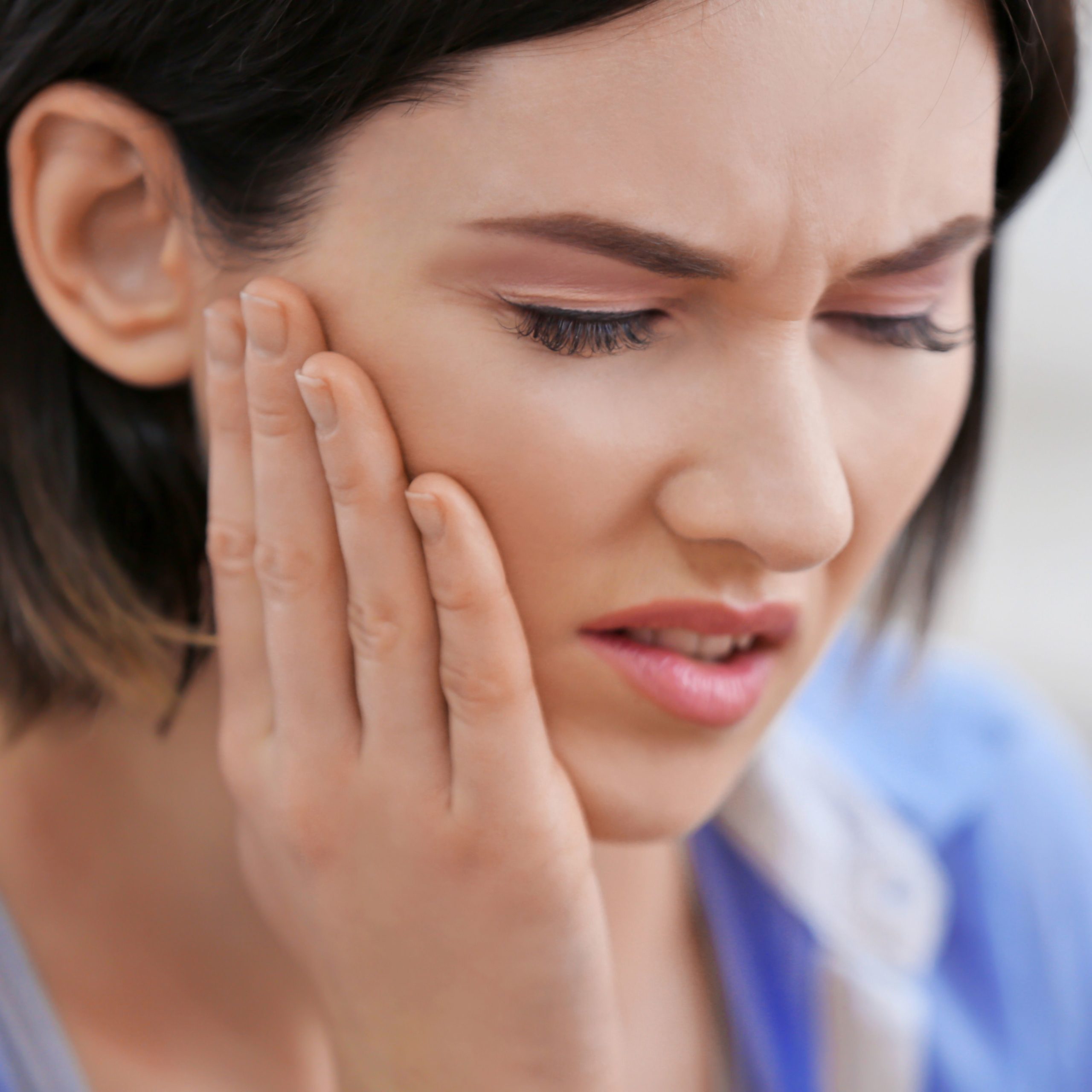 One early sign that a tooth may need to be extracted is pain. Patients can experience immediate relief once the compromised tooth is removed.